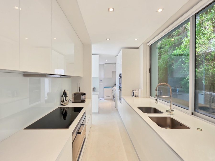 5 Bedroom Property for Sale in Fresnaye Western Cape